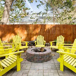 Apartment Vibrant, Colorful Building With Backyard Firepit And Games